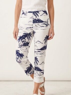 CHICO’S White Linen Cropped Capri Pants w Navy Blue Tropical Island Print